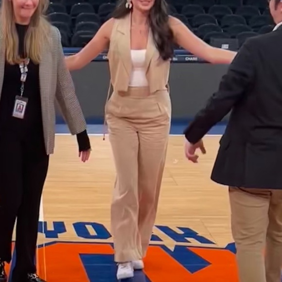 Sleeveless Blazer & Pant Set - Picture 4 of 8